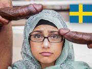 MIA KHALIFA - Interracial Sex med ledsen arabisk flicka och v&auml;lutrustade afroamerikanska killar