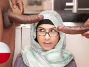 MIA KHALIFA - Mezirasov&yacute; sex se smutnou arabskou d&iacute;vkou a dobře vybaven&yacute;mi afroamerick&yacute;mi chlapy