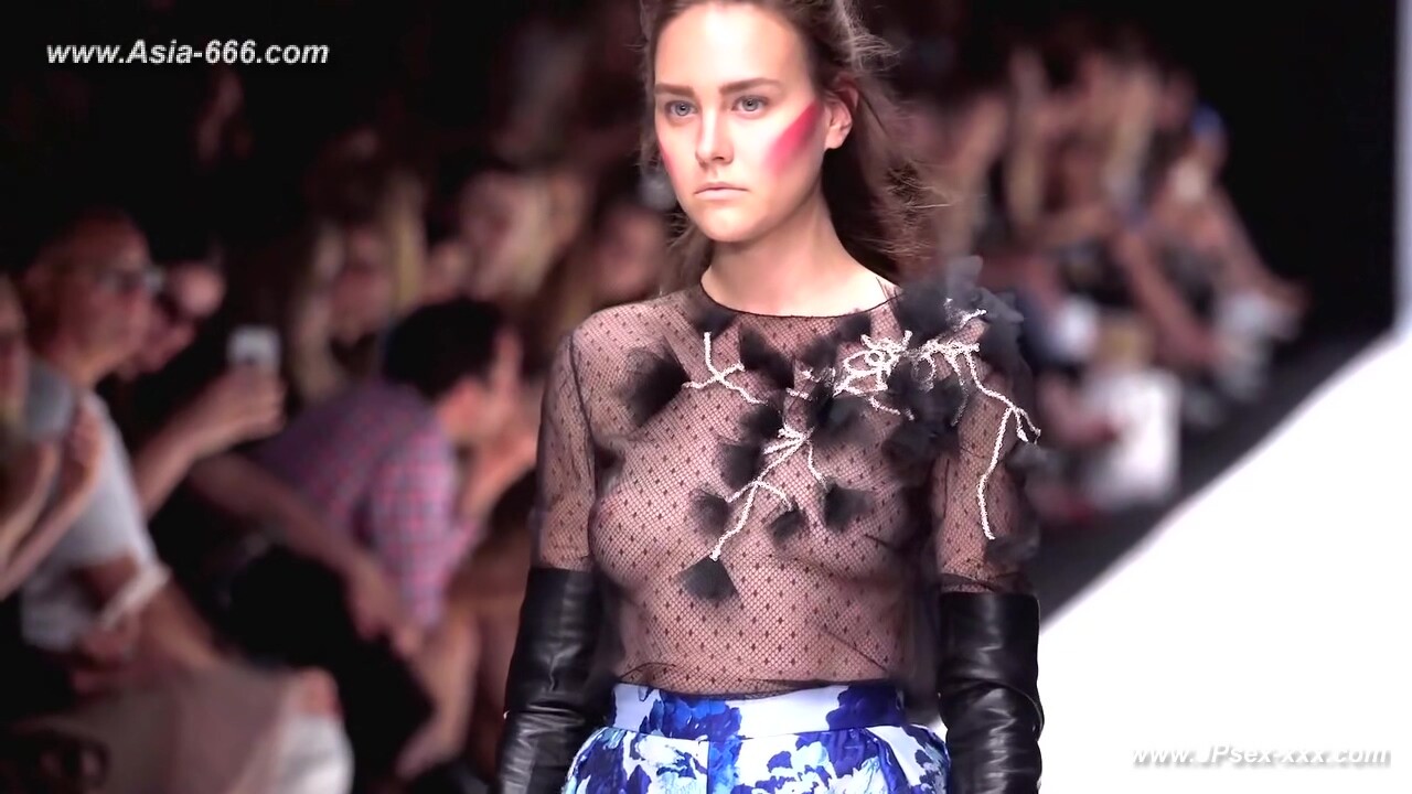 Braless Trends in Women&#039;s Fashion Style Compilation for Adventurous Dressers4.